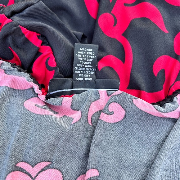 INC International Concepts Red Scroll Pattern on Black Background V-Neck Dress - Picture 9 of 9